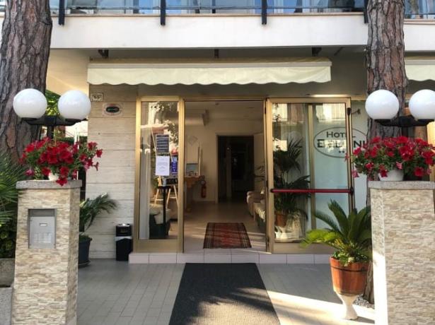 hotelbelliniriccione en offerta-vacanza-di-maggio-in-hotel-a-riccione-vicino-al-mare 016